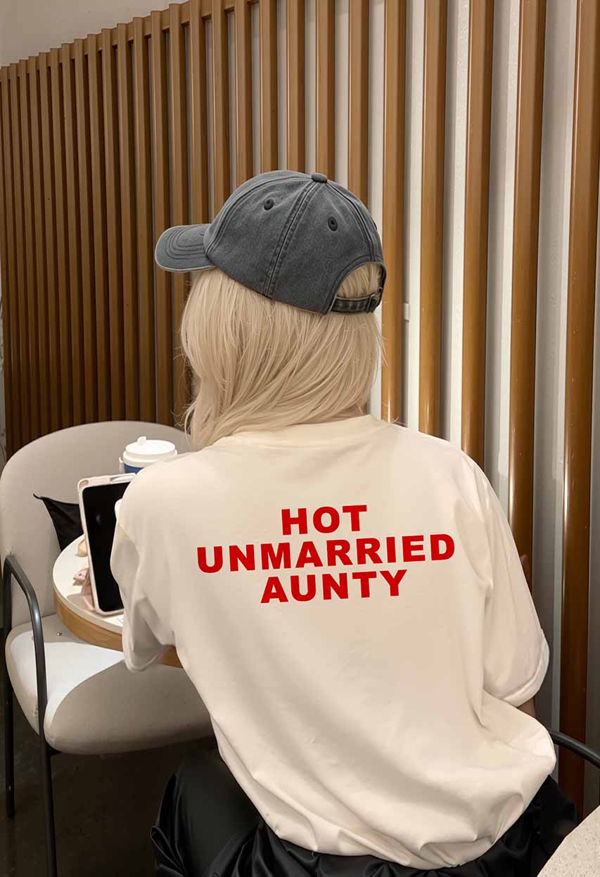 Футболка Hot Unmarried Aunty